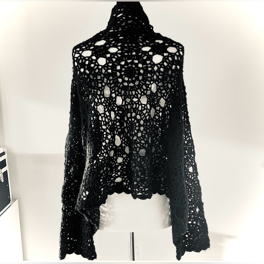 BEBE Black Crochet Poncho, Gorgeous Detail, HTF! Medium, EUC